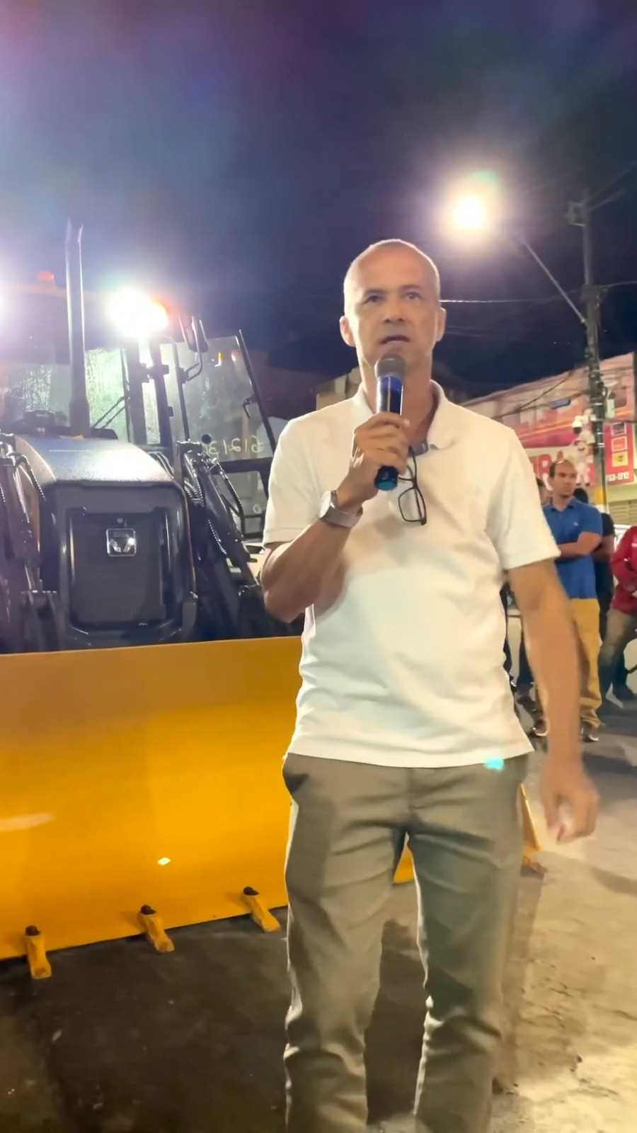 Camacã: Prefeitura recebe uma nova Retroescavadeira e reforça sua frota